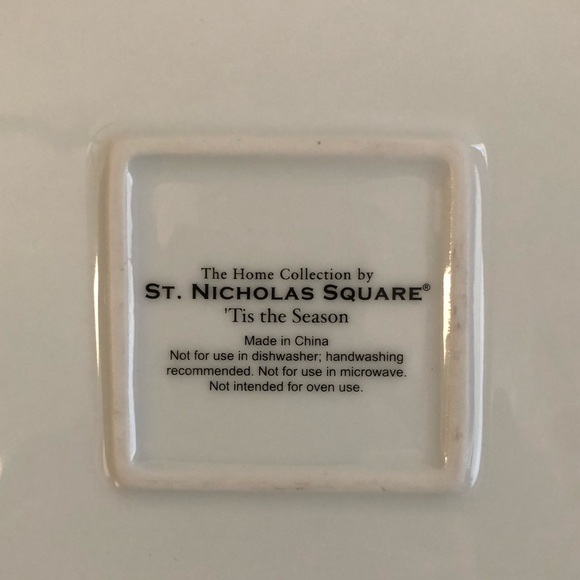 ST. NICHOLAS SQUARE HOLIDAY DECORATIVE PLATES Set of 2. 6” x 6” Gently used - Picture 9 of 9